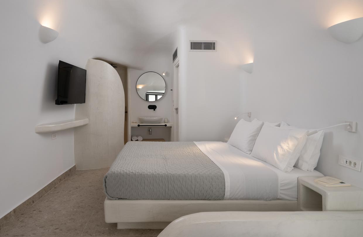 Spio Double Bed & Bathrooms Spio Double Bed & Bathrooms